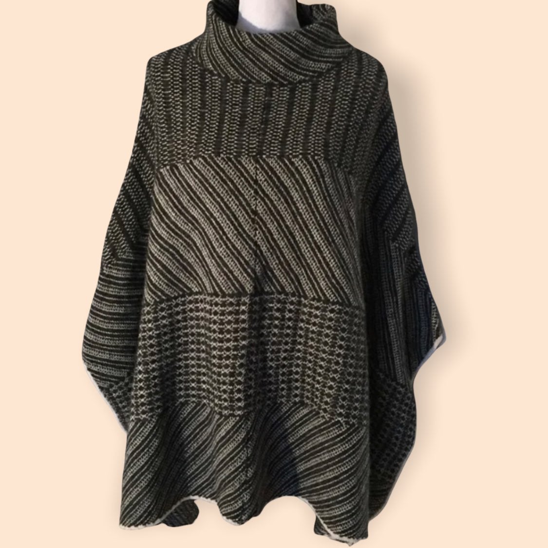 LANE BRYANT ~ NWT Plus 14-20 ~ $64.95 Black Scoop Pullover Poncho Sweater 1X 2X LANE BRYANT ~ NWT Plus 14-20 ~ $64.95 Black Scoop Pullover Poncho Sweater 1X 2X